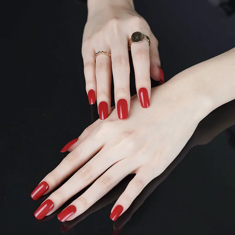 Ongles en gel semi-polymérisé | Ongles rouge vif classique - NG200061