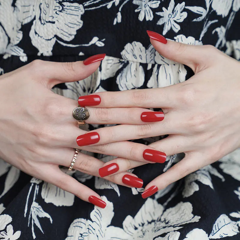 Ongles en gel semi-polymérisé | Ongles rouge vif classique - NG200061